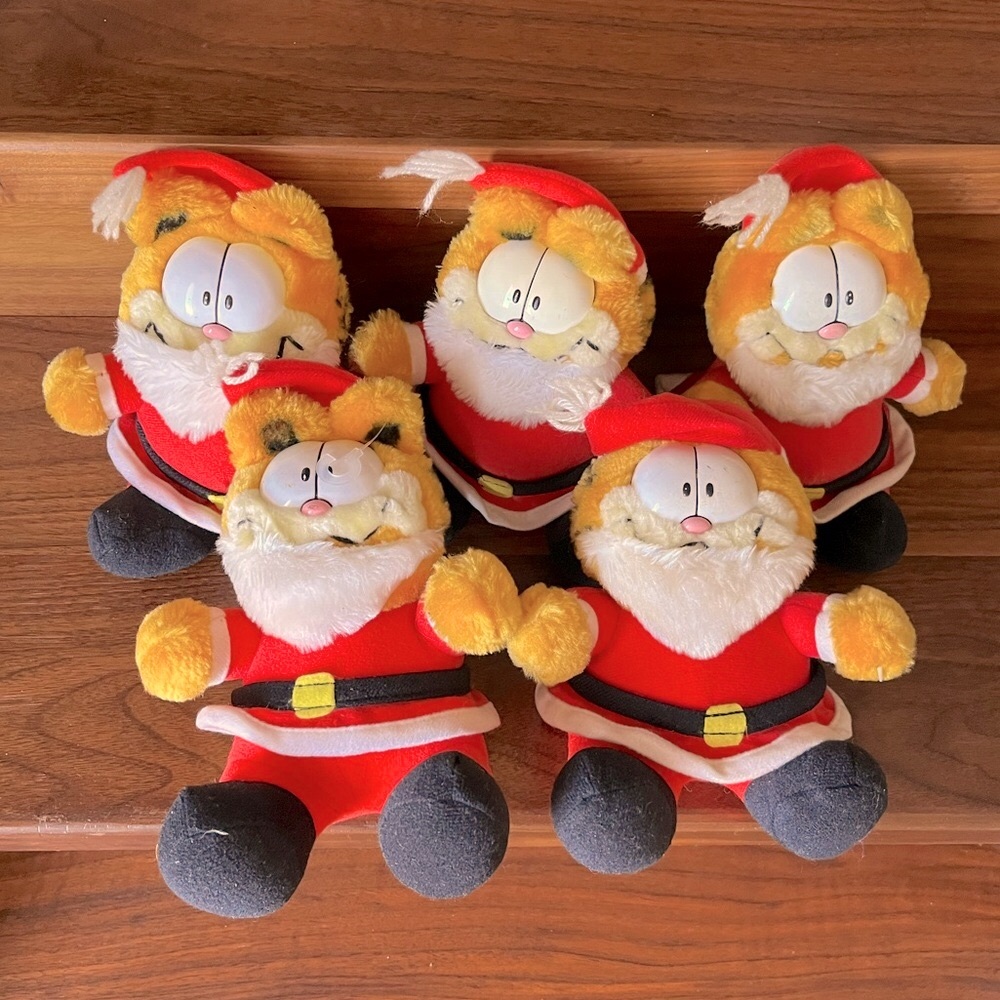 VINTAGE 1983 Collectible Garfield Santa Claus Plush